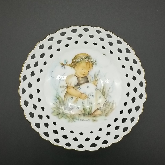 M.J. Hummel Maiglockchen Lily of the Valley Porcelain Lattice Dish - Picture 3 of 6